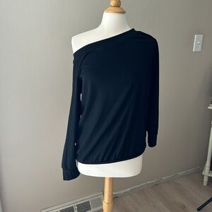 Black halife top. Medium.